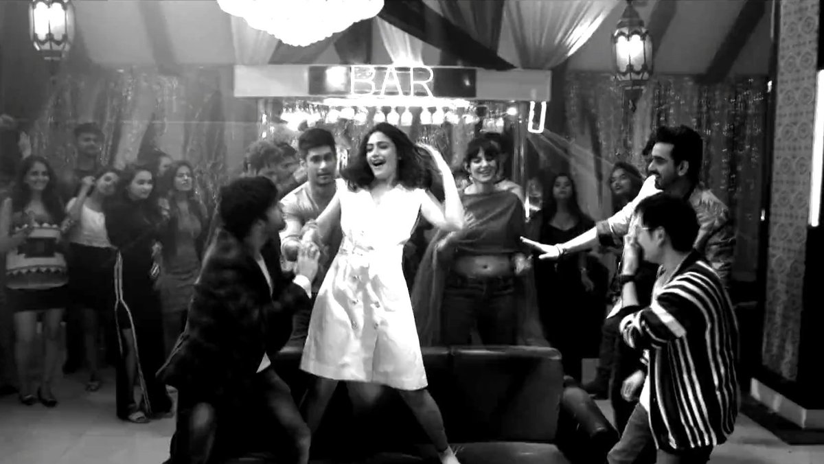 daarubadnamkrdi's tweet photo. Everyone was making sure that Ishani does not trip and fall. And also admiring, how goofy and child like she was in this party sequence💙💜💛🧡
#DoctorSquad
#Sanjivani https://t.co/YKrXDmEBuL