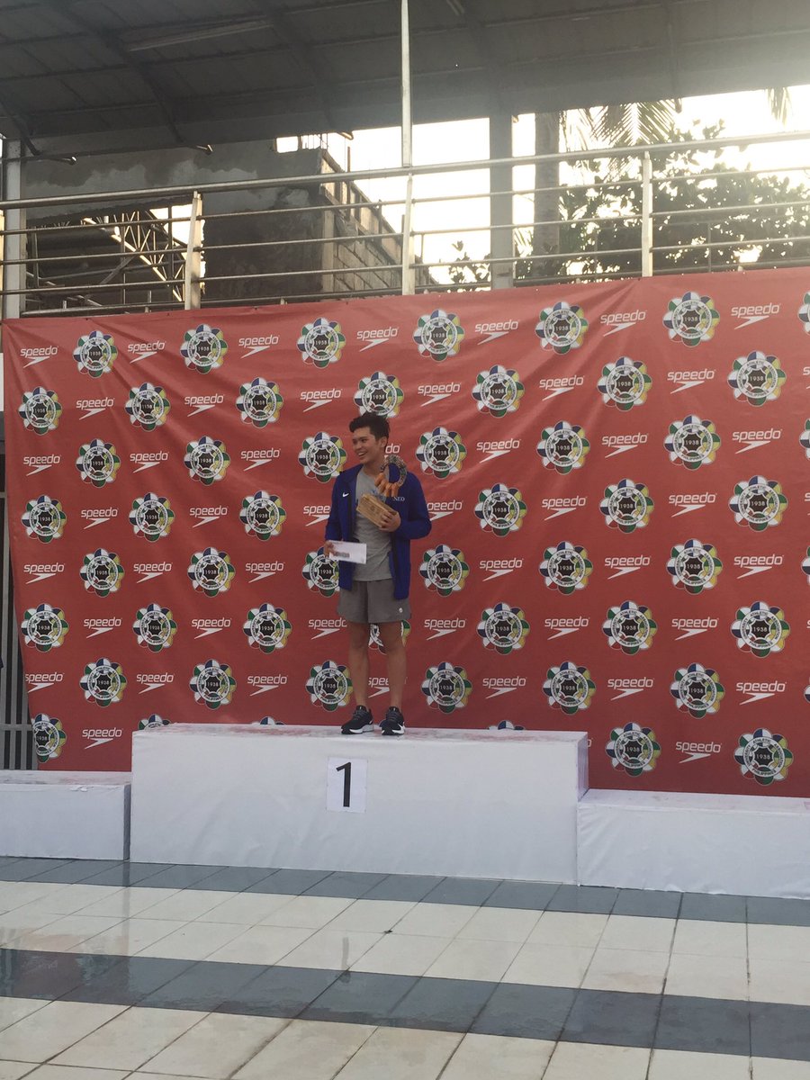 Javi_TheGUIDON's tweet image. Jiron Rotoni receives his Rookie of the Year award 🏆for the UAAP Season 82 Men’s Swimming Tournament.
#UAAPSwimming