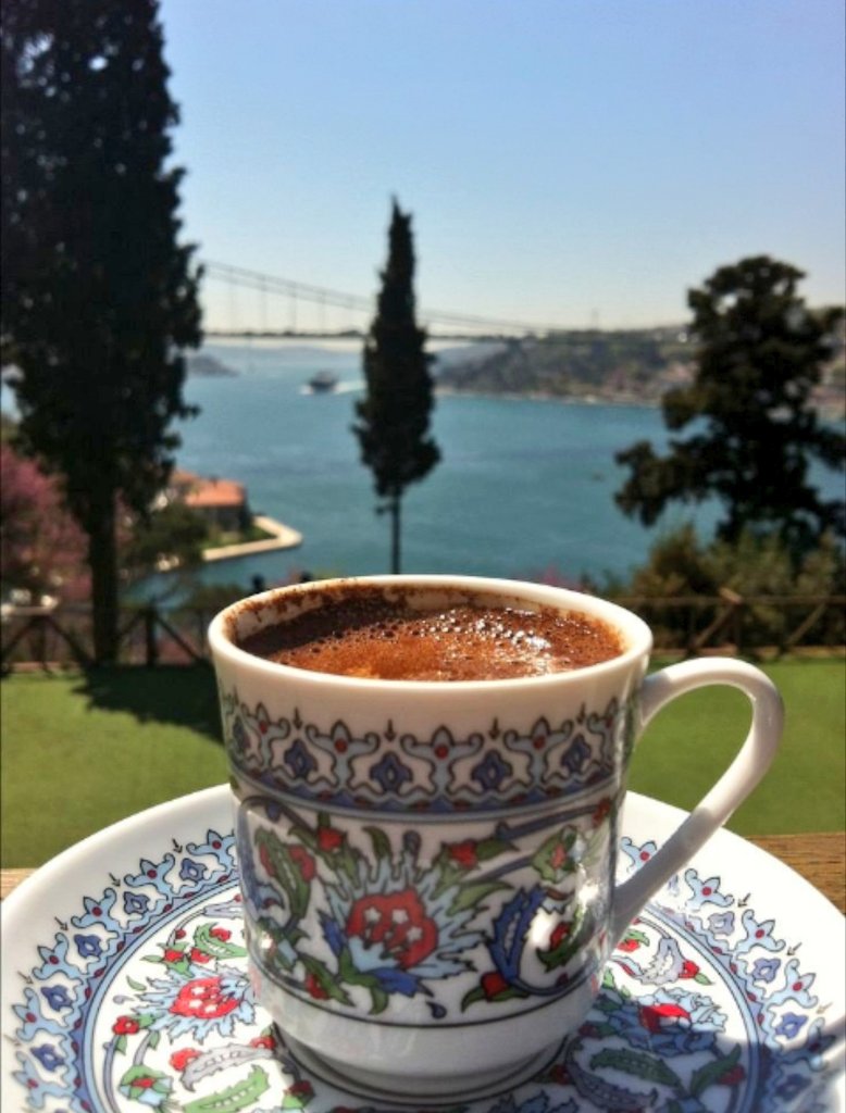Biraz huzur
Biraz özlem
Biraz sitem
Biraz mutluluk
Bolca umut.

Yaşamak güzeldir.