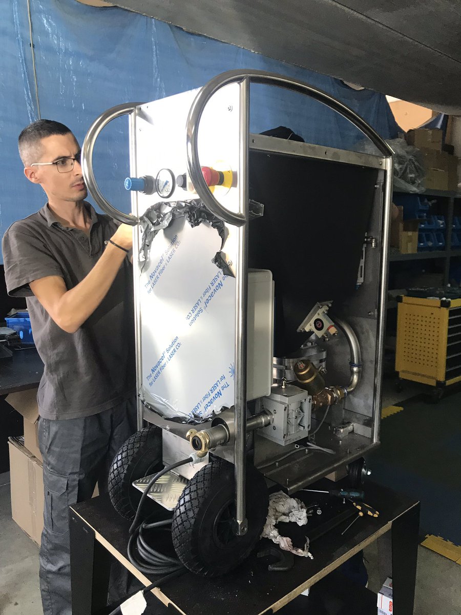 PolarBlasting's tweet photo. Build you own Blaster day at INTELblast international conference. A great way to learn. https://t.co/UtKVNefwgl