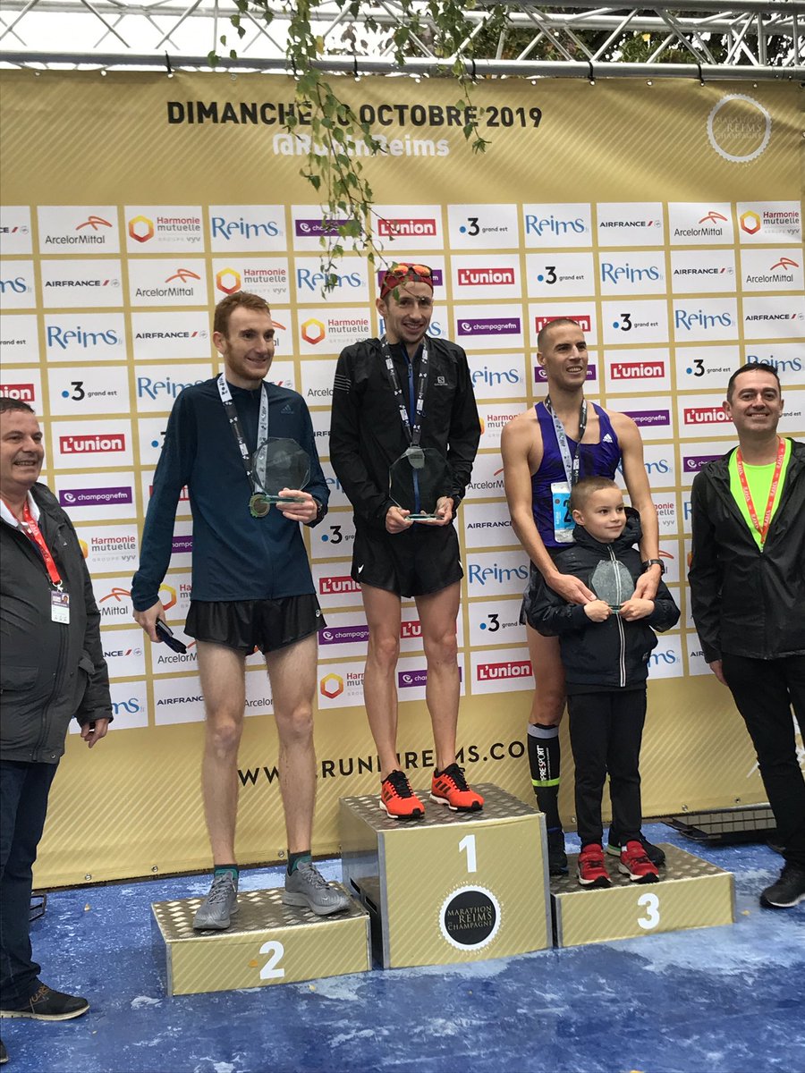 En1religne's tweet photo. Podium marathon #RunInReims2019, avec la victoire d’Antoine Rougieux (@EFSRAthletisme), Benoit Verrier 3e (@SDIS51) #Reims. « L’an passé, j’avais fait deux, en finissant main dans la main avec Alexandre Purnelle, il restait un petit goût d’inachevé », dixit le lauréat. https://t.co/ivVhmPE0R6