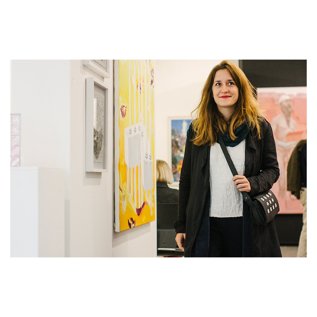 adrienthibault's tweet photo. Portrait de la sublime @Amattaubert et de son travail à la @bienvenuefair 2019 sur le stand de @GIsabelleGounod, le 12 octobre 2019, Paris, Fr.

#contemporaryart #FIAC2019 #FIACHORSLESMURS https://t.co/kZ9PkJBkXG