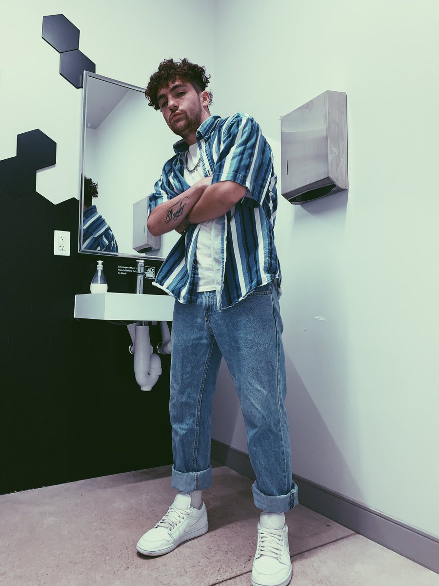 Neexnazty's tweet photo. #brokeboyfashion https://t.co/MviMqmTfDA