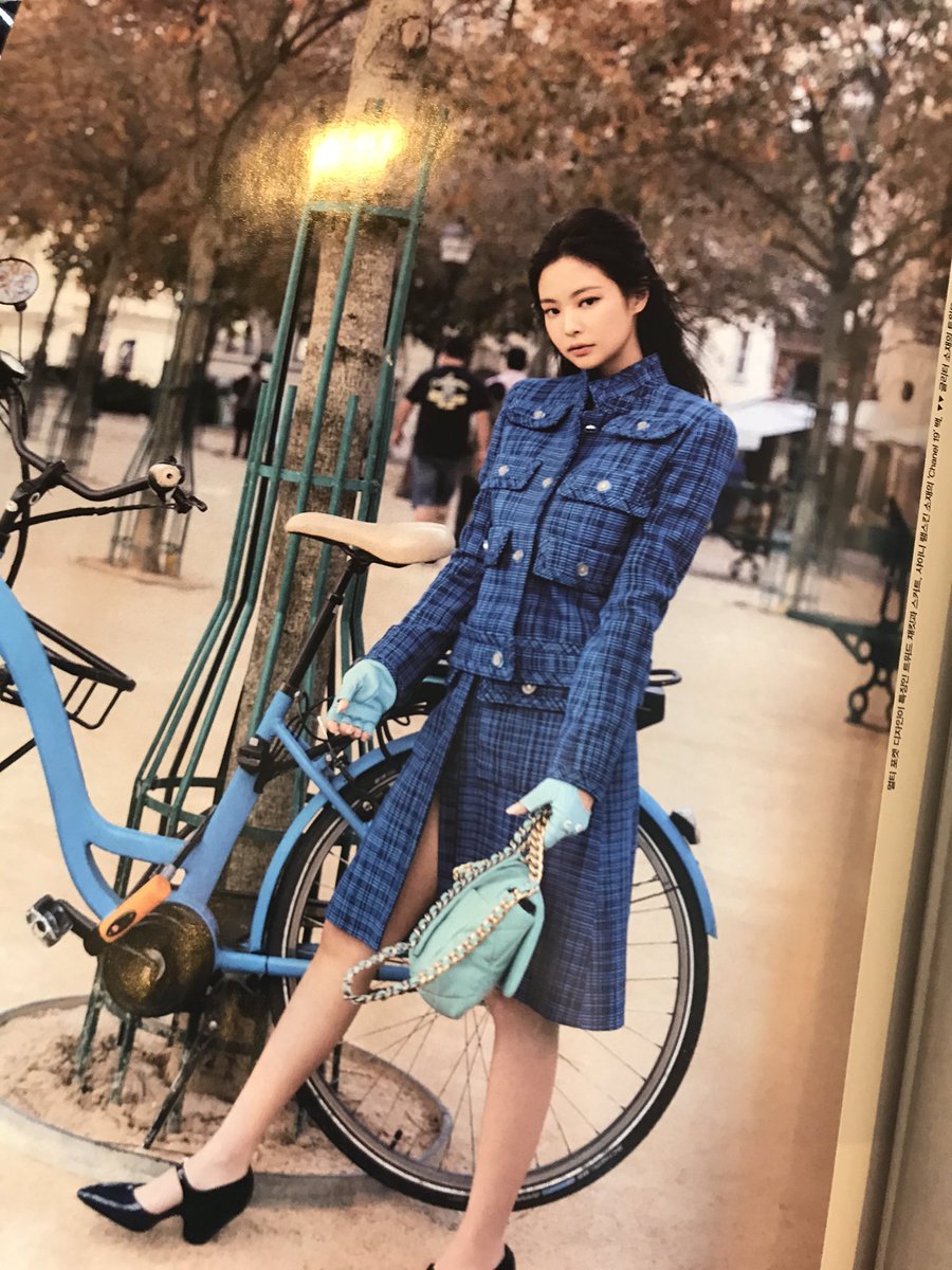 NEWSJENNlE's tweet photo. [PHOTO] 191020 Jennie for Chanel, VOGUE November 2019 issue (by l996ll6)

#BLACKPINK #블랙핑크
#JENNIE #제니 @ygofficialblink https://t.co/T7YHwEHZcr