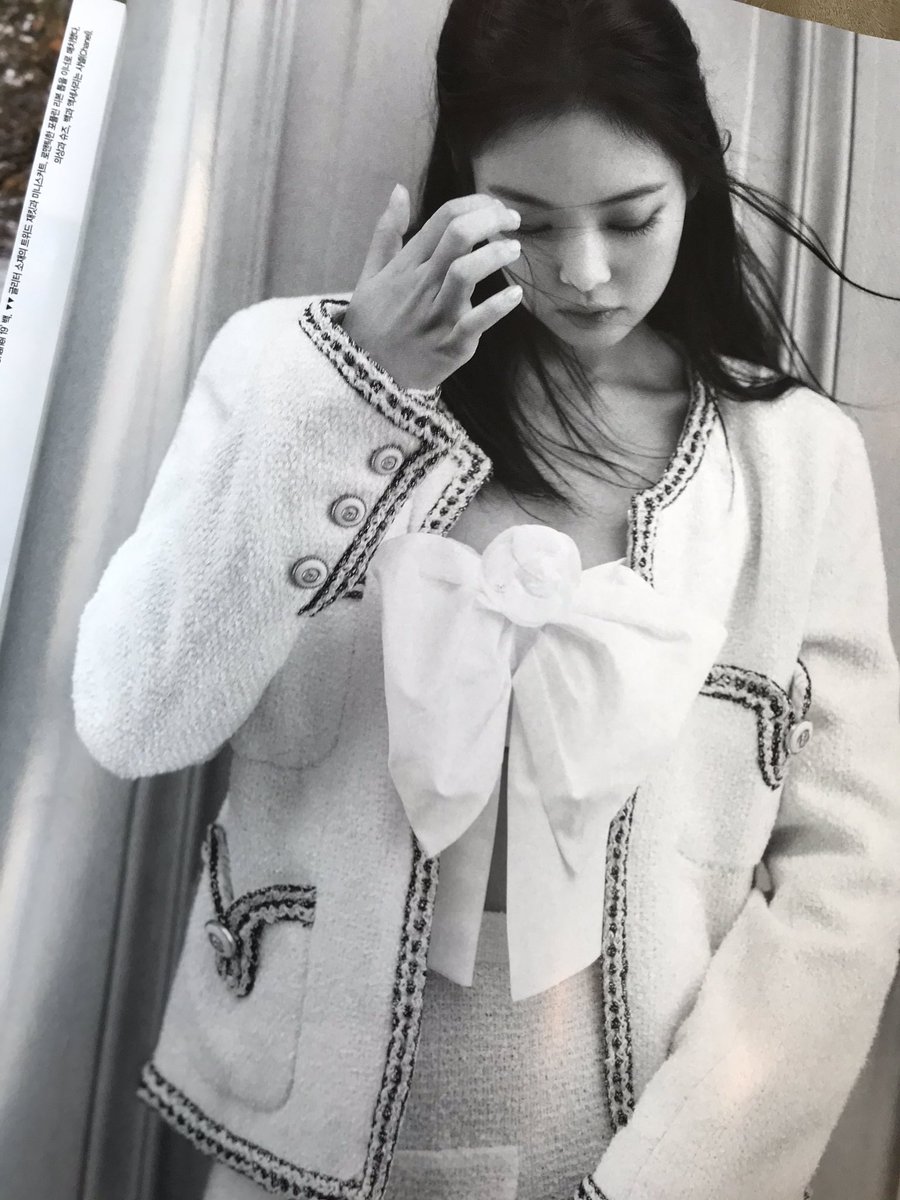 NEWSJENNlE's tweet photo. [PHOTO] 191020 Jennie for Chanel, VOGUE November 2019 issue (by l996ll6)

#BLACKPINK #블랙핑크
#JENNIE #제니 @ygofficialblink https://t.co/T7YHwEHZcr