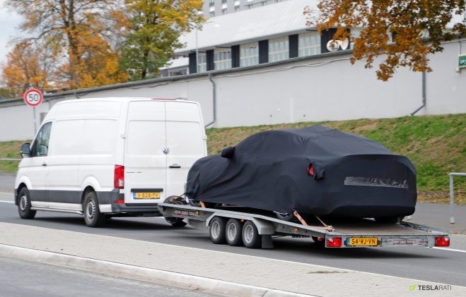 ECARSNOW's tweet photo. Tesla torna al #nurburgring non con uno, ma con due Prototipi “Plaid” uno contro l’altro per effettuare un  #Benchmark di prestazioni, resistenza e del famoso “derating”.

Sapete cos’è il #Derating nelle #autoelettriche? 😉

 https://t.co/jXD6aiOvO0 https://t.co/U1yenzXaEL