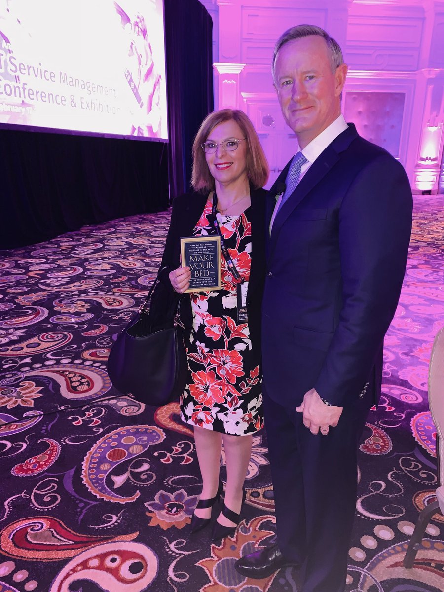 lenox_linda's tweet photo. It was my very great honor to meet and chat with Admiral Bill McRaven in February at the #Pink19 conference in Las Vegas. He speaks from both the heart and mind...a truly great American. #MakeYourBed https://t.co/NYVPyHjY1u
