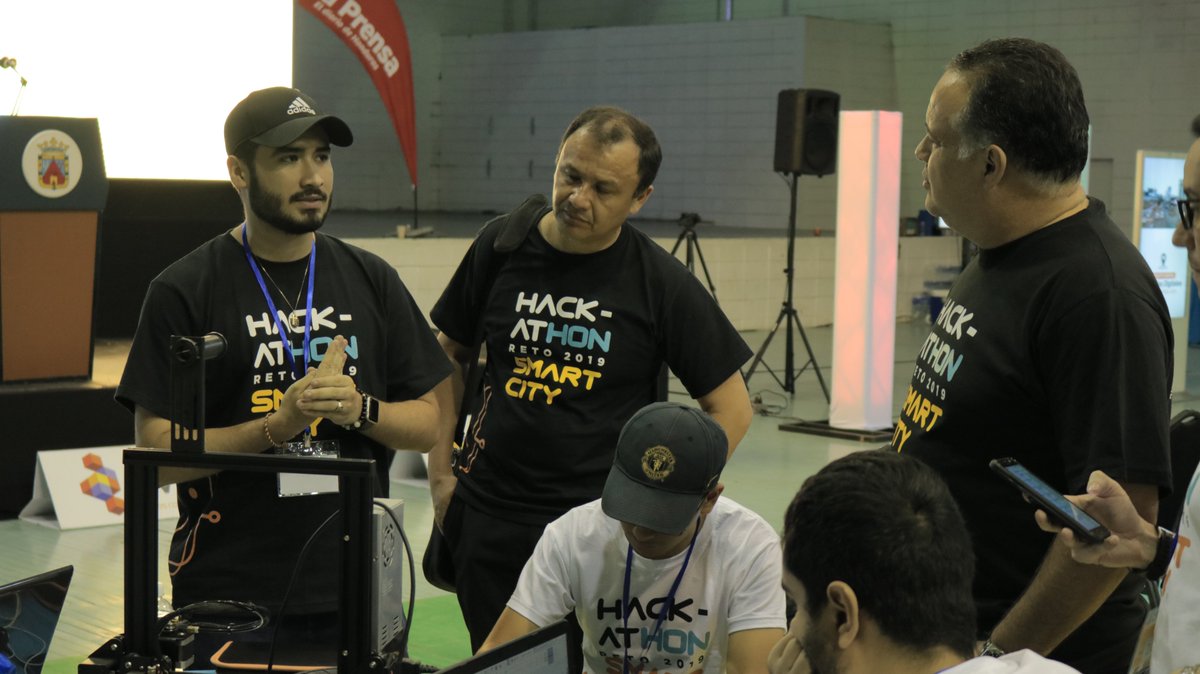 SmartCityHN's tweet photo. Así vivímos el primer día de nuestro Hackathon Reto Smart City 2019, lleno de ideas y energía por parte de nuestros participantes.

#Hackathon #SmartCity #SanPedroSula https://t.co/jzArLDvy3d