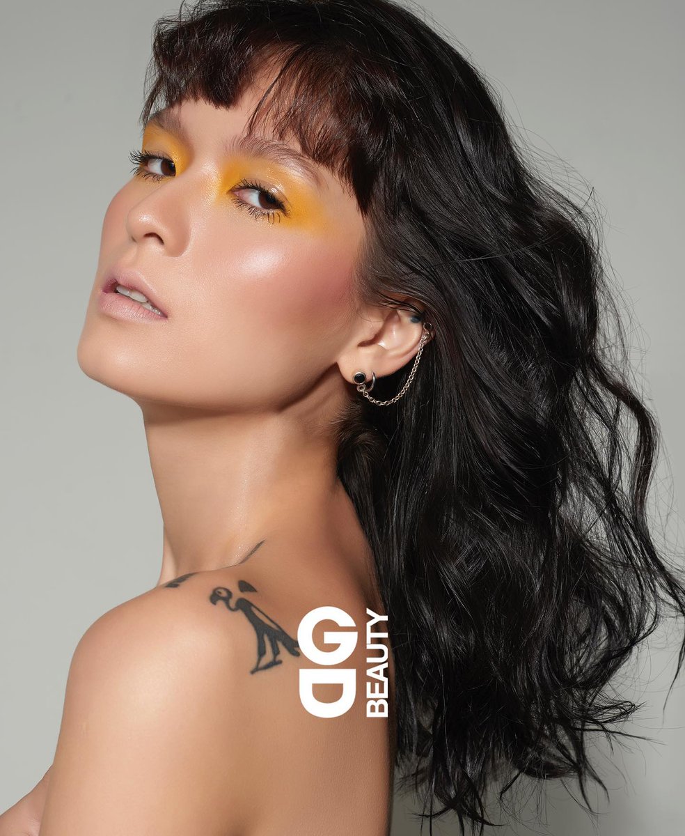 _GANDAGANDA_'s tweet photo. #GDGDgetthelook @gulasatree
-
Flattering Yellow
-
Photo @rang_ittirit
Makeup @eddiethailand
Hair @chai.surasen
-
#GDGDbeauty #GDGDissue #Gandaganda https://t.co/Ko5j408EKa