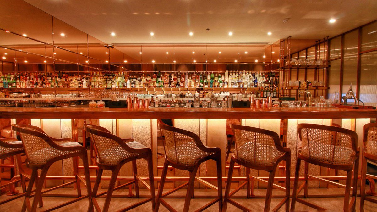 tresindmum's tweet photo. Incredibly sophisticated ambiance in favor of fancy drinks
.
.
.
#Michelinstar #WorldOfDining #TresindMumbai #ModernIndianCuisine  #MumbaiBestFineDining #ContemporaryCocktailBar #BK https://t.co/hu1eiBx6Jt