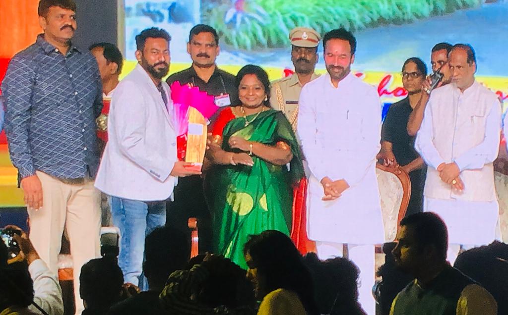 rajarchitects's tweet photo. Happy to share that we have won #TV5 #Architecture and #InteriorDesign award in the category of #playschool interior designing (Iris Florets)

It's a great privilege to receive award from honourable Governor Dr.Tamilisai Soundararajan garu, Union minister Mr.G.Kishan Reddy garu. https://t.co/NykE6wzLW3