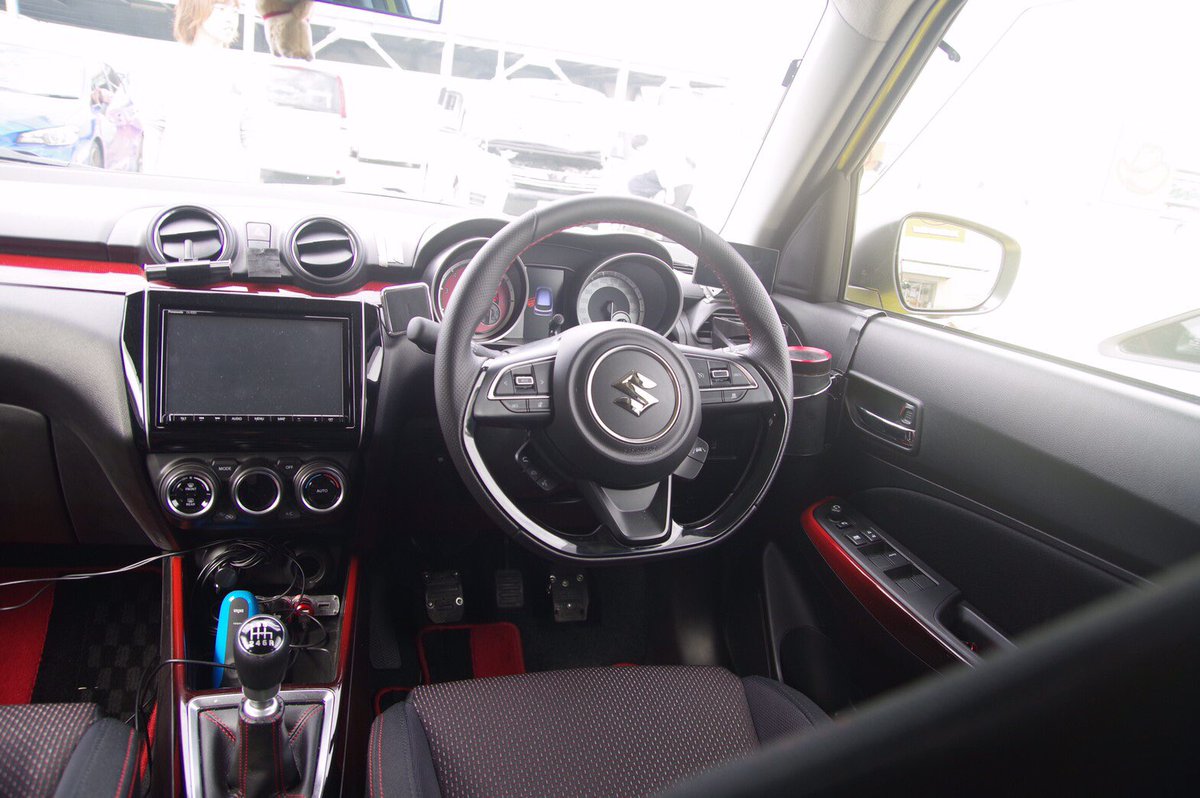 Kechan86gt's tweet photo. 10月10日にこの度スイフトスポーツ(ZC33S)のオーナーになりました。
スイフトオーナー様よろしくお願いします
写真は友達に撮ってもらいました
#スイスポ
#納車
#zc33s https://t.co/Cov6QQtfES