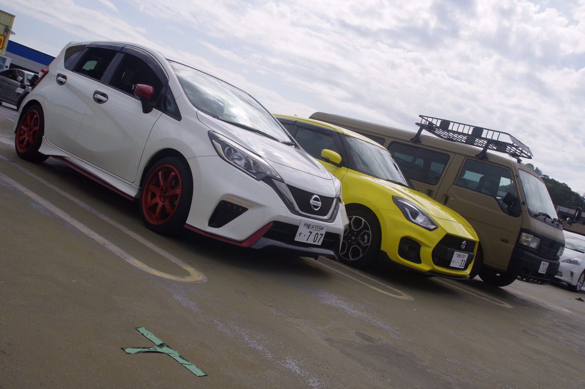 Kechan86gt's tweet photo. 10月10日にこの度スイフトスポーツ(ZC33S)のオーナーになりました。
スイフトオーナー様よろしくお願いします
写真は友達に撮ってもらいました
#スイスポ
#納車
#zc33s https://t.co/Cov6QQtfES