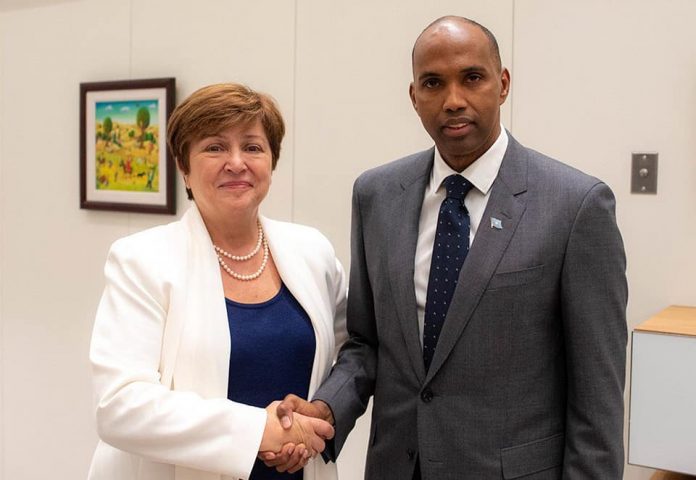 AliSiiad's tweet photo. Agaasimaha maamulka hay’adda lacagta aduunka IMF Mrs Kristalina oo Washington kulan kula qaadatay Ra’iisul wasaaraha dalka Xasan Cali Khayre ayaa Ku dhawaaqday in si buuxda ay u taageersan tahay dadaallada loogu jiro in Soomaaliya laga cafiyo deymaha lagu leeyahay horaanta 2020. https://t.co/WWnFpQwNoG