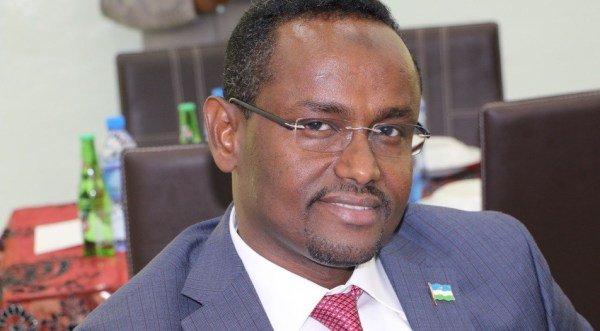 AliSiiad's tweet photo. Senator Maxamuud Mashruuc oo katirsan senatorada Puntland u matala aqalka sare ee Soomaaliya, ayaa sharci darro ku tilmaamay warqad kasoo baxday wasaaradda arimaha gudaha Puntland oo lagu mamnuucay in wax xafiis ah ay Puntland ka furtaan cid katirsan dowladda federalka. https://t.co/WwVk1rb3v7