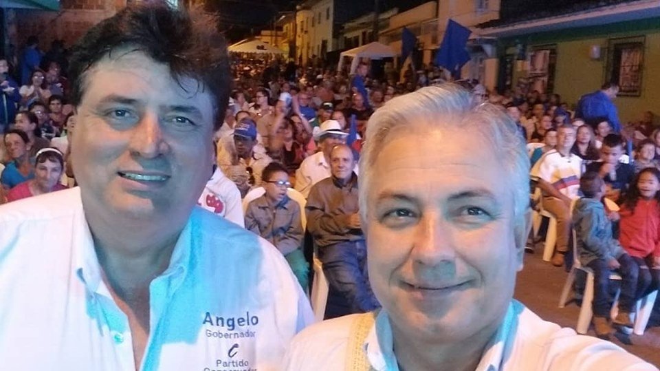 IgnacioGomezC60's tweet photo. Nacho Angelo gobernador Jhon Mario Giraldo Arrubla  y grupo de candidatos al concejo realizando el cierre de campaña en el municipio de Viterbo con gran apoyo de la gente de esta linda región de caldas haciendo sentir su incondicional apoyo y trabajo en grupo #fuerzaconservadora https://t.co/1NyS69FVBZ