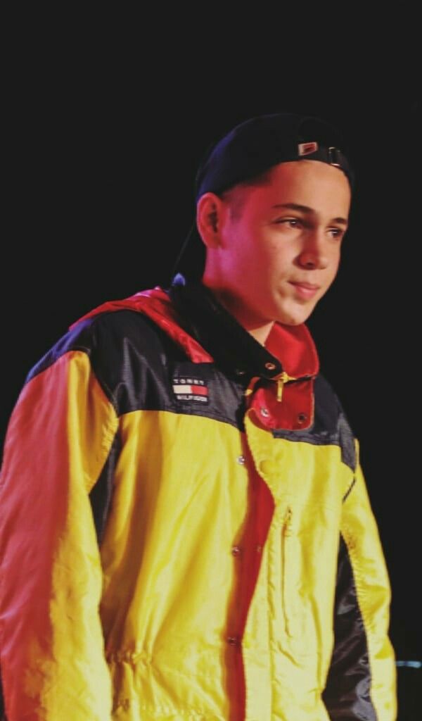 [𝐷𝑜𝑛'𝑡 𝘩𝑒𝑙𝑝 𝑡𝘩𝑒𝑚 𝑡𝑜 𝑏𝑢𝑟𝑦 𝑡𝘩𝑒 𝑙𝑖𝑔𝘩𝑡.𝐷𝑜𝑛'𝑡 𝑔𝑖𝑣𝑒 𝑖𝑛 𝑤𝑖𝑡𝘩𝑜𝑢𝑡 𝑎 𝑓𝑖𝑔𝘩𝑡.]