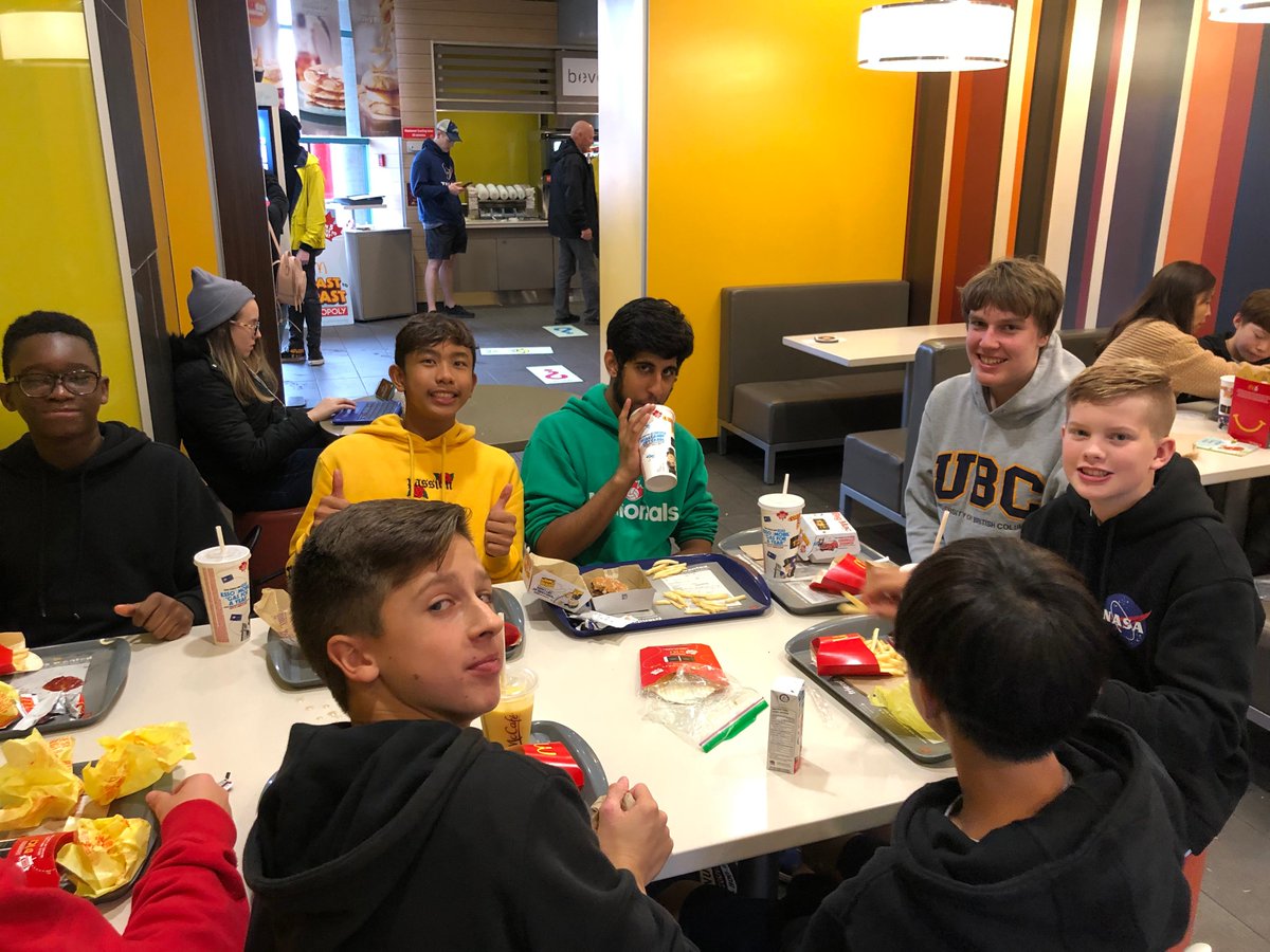 cmsd43's tweet photo. Riverside Junior Boys Volleyball take a lunch break after playing 7 sets at Argyle Junior Boys Invitational. #rapidnation #rsideathletics https://t.co/16NmOQpn0e