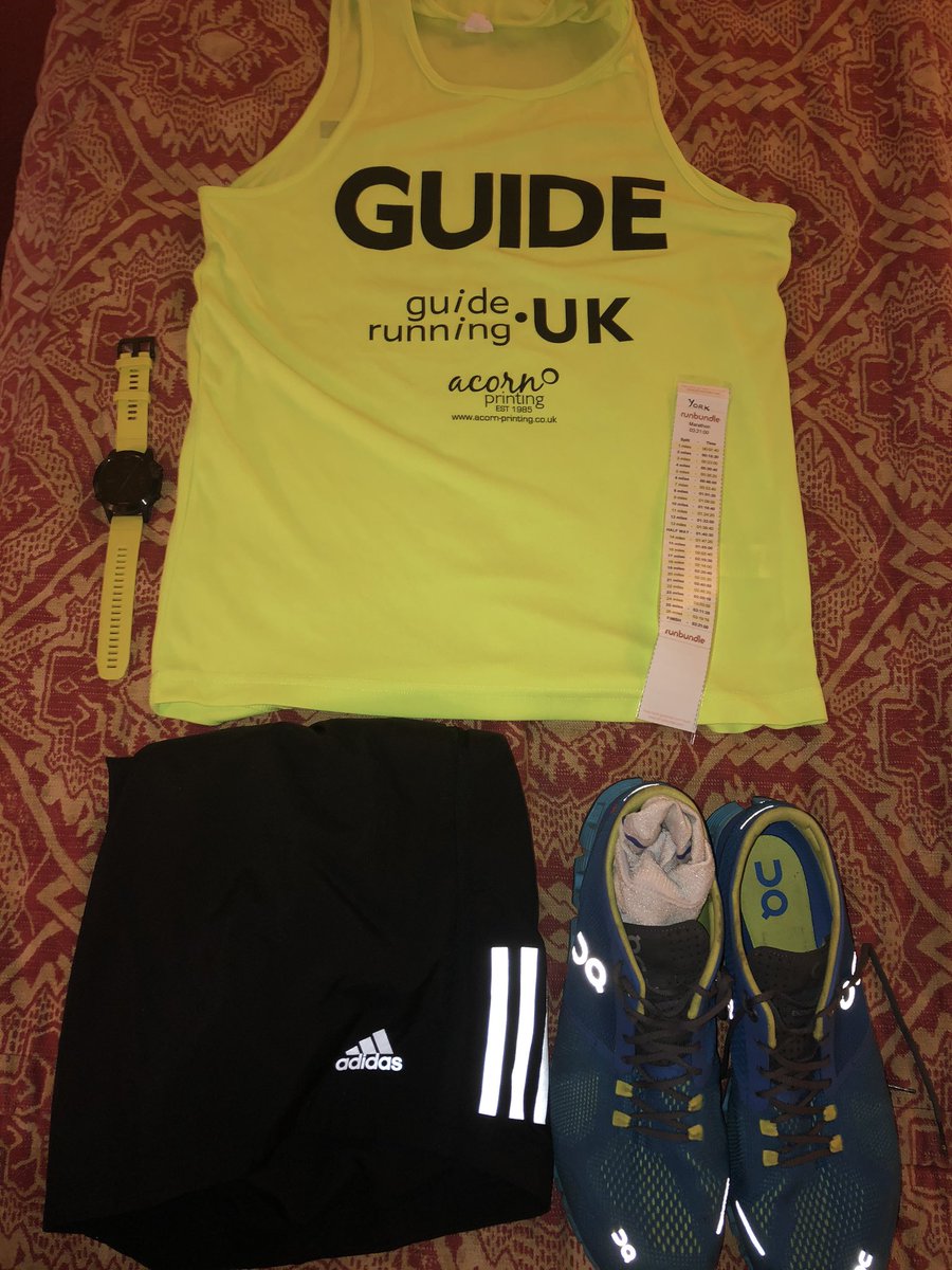 cpt_fantastic75's tweet photo. Marathon morning! 6.30am alarm & a porridge pot in a hotel room! Love it! #YorkshireMarathon #guide #pacer #brrontour https://t.co/PbLWocehPP