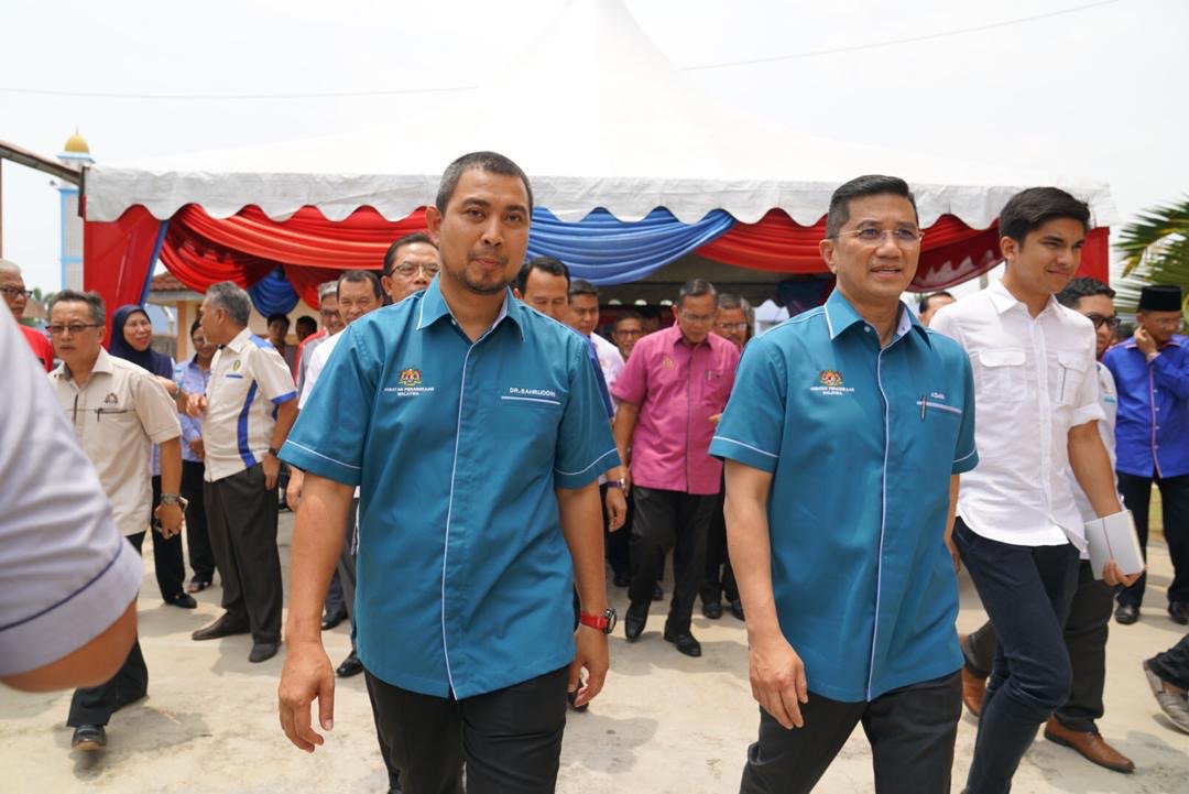 AzminAli's tweet photo. MEA juga akan menimbangkan permohonan RM60 juta dalam RMKe-12 untuk projek jalan pintas dari Hub Perabot, Muar ke Bukit Pasir, Pagoh. Ini akan meningkatkan connectivity dan kemudahan pergerakan lori lori kargo. #MEA https://t.co/7LQYCZQ4ZU