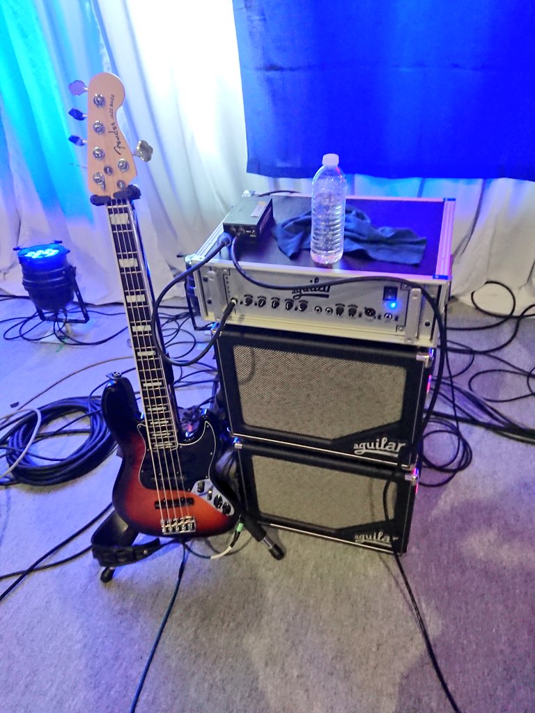 UkeBs's tweet photo. 程よい緊張感の中、無事?に本番終了。
ミュージカルの名曲を沢山演奏させて頂きました。楽しかった。
足下はいつもと同じチューナーのみ。
#aguilaramp #aguilardb751 #aguilarsl112 #bass #fenderjazzbass #fenderamericanelitejazzbass #sonicresearch #nudecable #analysisplus https://t.co/xR3Gw77T6T