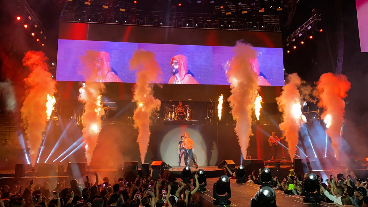 yandeloficial's tweet photo. El Capitan Yandel presente en #Medellin #Colombia Gracias @SebastianYatra  por la invitación #EnCero #EnCeroRemix pronto! #Bruuttal https://t.co/8pc2KQis9C