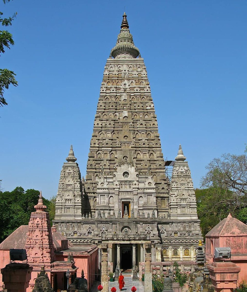 awakenedavi's tweet image. The Mahabodhi Temple, Bodh Gaya.
A #UNESCO World Heritage Site.
There is a tree next to a temple where Gautam Buddha attained enlightenment. 
#India #IndiaArchitecture #IncredibleIndia #IndianTourism #Modi