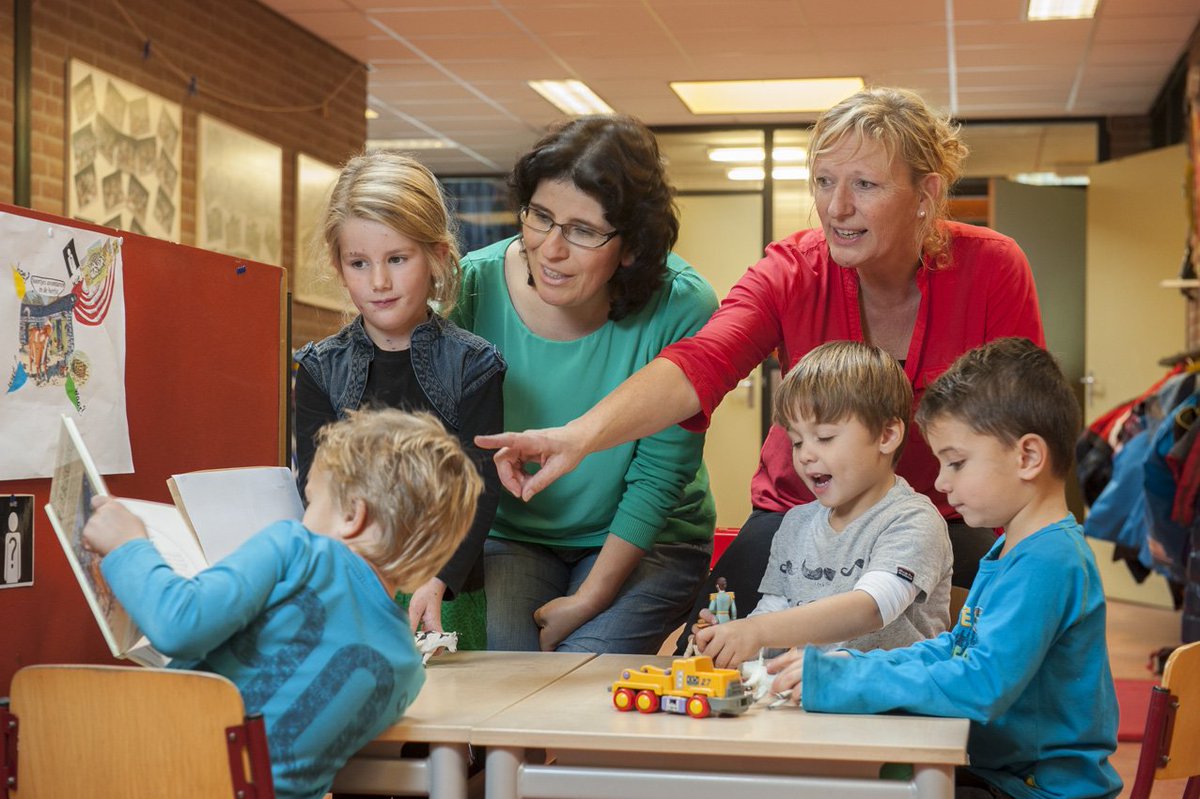 kentalis's tweet photo. Wil je werken in een enthousiast, positief en bevlogen team? En vind je het leuk om leerkrachten te ondersteunen bij lessen? Word #klassenassistent op de Dr. P.C.M. Bosschool in #Arnhem! https://t.co/5NDD99jYCM #vacature #onderwijs #cluster2 https://t.co/rpsPK0XoBa