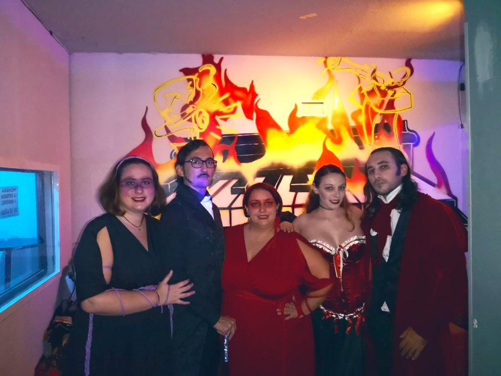 TheCovenant_'s tweet photo. Noches de desfase monstruosssso ! Hoy tocaba fiesta organizada por #MonsterProductions.
Gracias , lo hemos pasado genial https://t.co/zIBM0mtOru