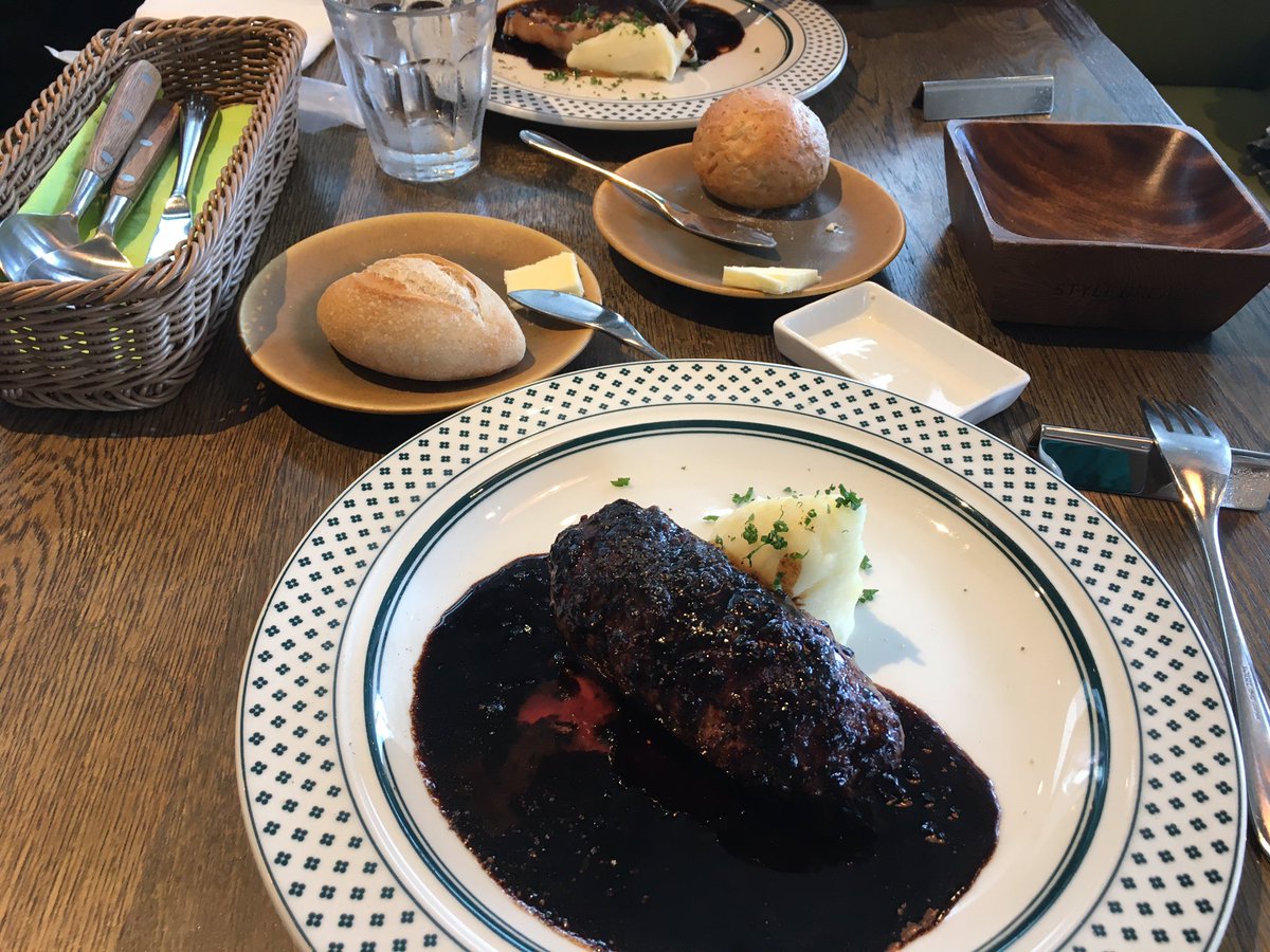 つくね 芸術の秋第2弾 東京都美術館のコートールド美術館展へ 多分全作品に解説がつき 有名な絵には別パネル解説を用意するなど大変わかりやすく 印象派が苦手な自分でも超楽しめた マネはいいぞ まさかのルソーに会えて嬉しい W ランチは上野