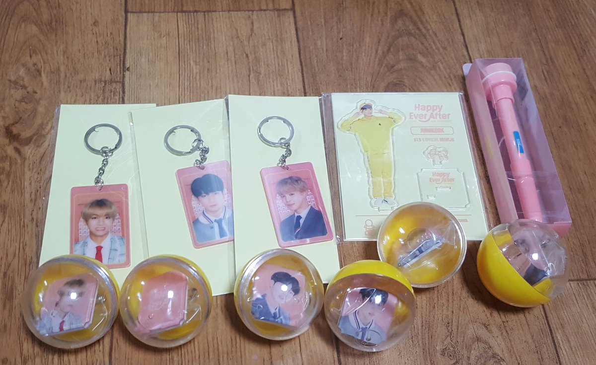 buy_transaction's tweet photo. 방탄굿즈양도합다💕
#오늘굿즈 #럽셀콘굿즈 #머스터굿즈 #윙파콘굿즈 #btsbvb #이미지피켓 #프포 #아크릴시계 #포스터 #인화사진 #방탄굿즈양도 #bt21굿즈 #렌티큘러키링 #일본앨범 #오늘엽서 #정국피켓 #앨범양도 #윤기프포 #오늘인화사진 #방탄소년단굿즈 #bts굿즈 #DVD #럽셀포스터 #컨셉북 https://t.co/gOjPgzm88c