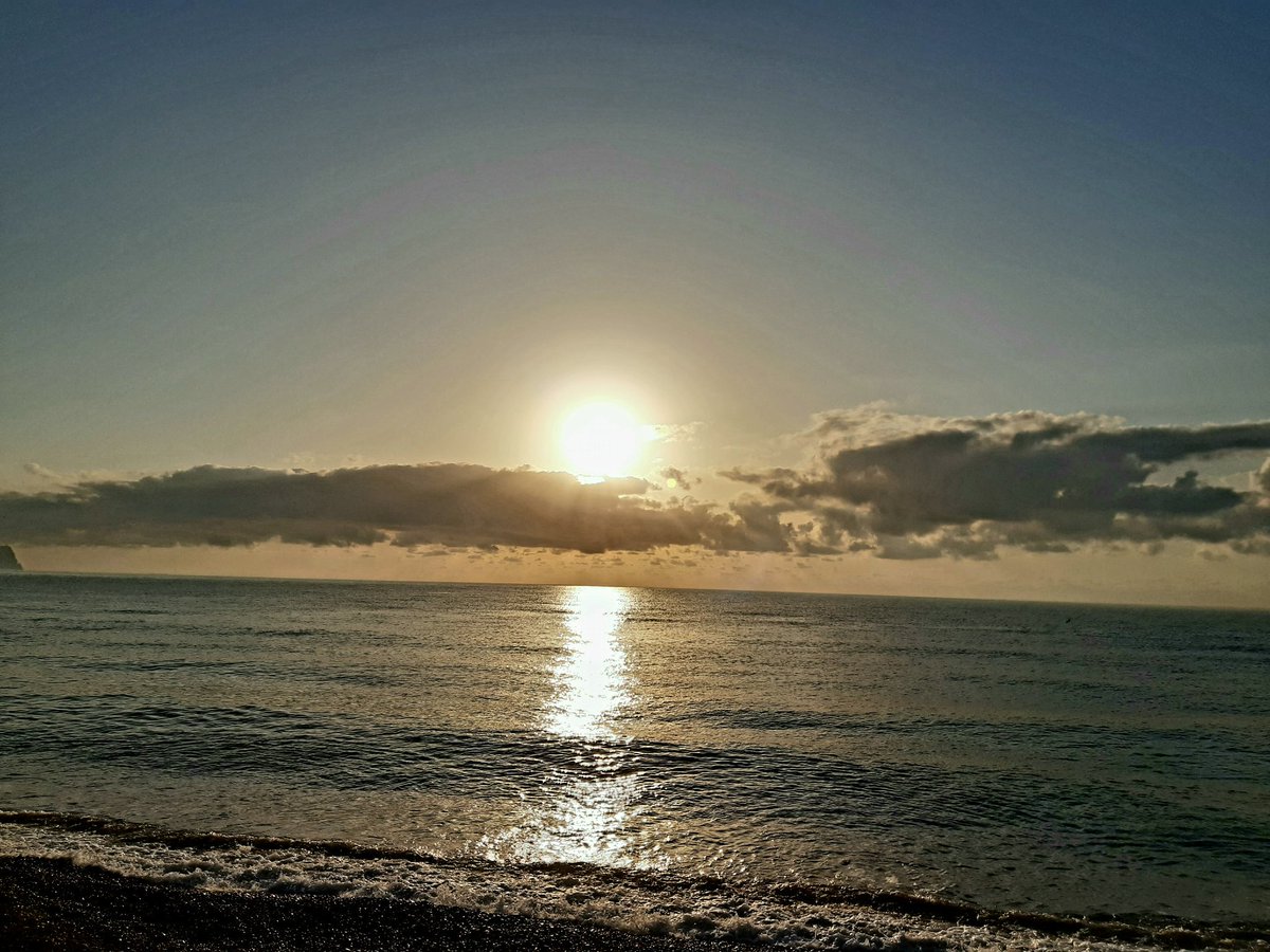 GemmaDD's tweet photo. Love October on the White Coast. https://t.co/Gw6rlAvlEq