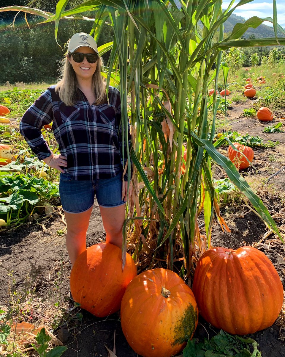 NikkiPBee's tweet photo. more like Batesβ Butt Farm amirite? ππ #BatesNutFarm π₯ https://t.co/LEMJ5LEiId