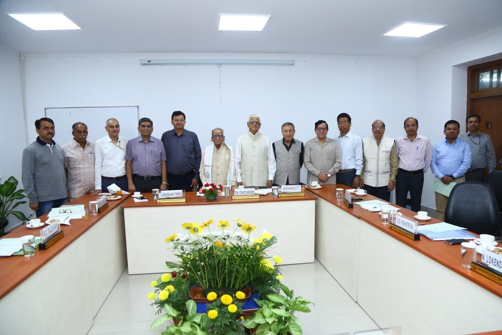 iipa9's tweet photo. 314th Meeting of #ExecutiveCommitte of #IIPA to be held today under the chiarmanship of Padmabhushan Sri TN Chaturvedi ex Governor Karanataka and Kerala at 5pm on 19th October 2019 https://t.co/y0j6jdYsd8