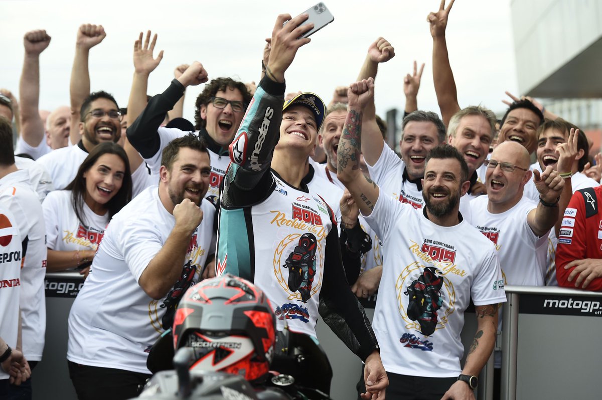 ROOKIE OF THE YEAR !!! Merci beaucoup a toute mon équipe, Yamaha, ma famille et mes amis ! P2 à Motegi et sixième podium de l’année 🤘🏼❤️ / ROOKIE OF THE YEAR !!! Thanks to my team,Yamaha, my family and my friends ! P2 and 6th podium of the year 🤘🏼❤️