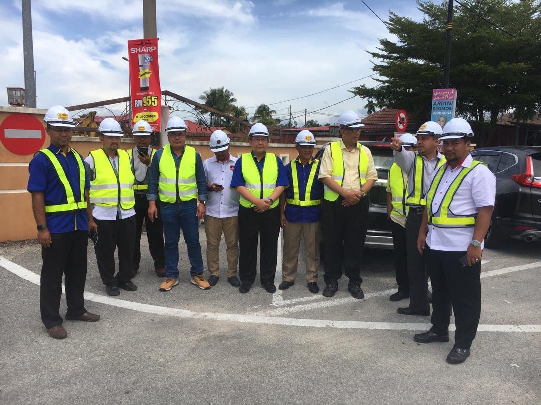 UPKZonTimur1's tweet photo. Lawatan kerja TKPKR Sektor Infra  Ir. Hj. @Zulakmal8, PKCJ Datuk Ir. @RuslanAbdAziz dan pasukan JKR ke Projek Membina Elevated T-Junction Tanah Merah bagi memantau pelaksanaan dan prestasi semasa projek.

@CawJalanJKR https://t.co/3rDHJ26uJE