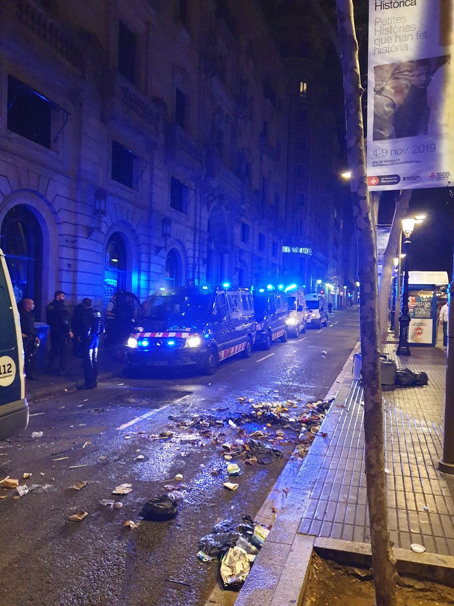 Welcome to Barcelona
Subota noć 2 30
Grad je i dalje kao ratna zona
<a href="/RTLDanas/">RTLDanas</a> na terenu