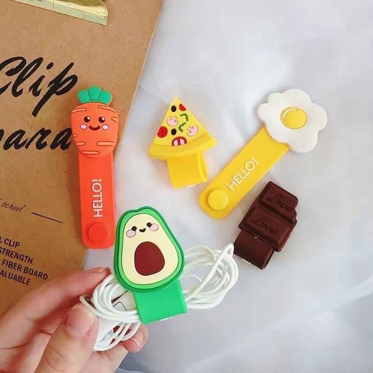 SCaseshop's tweet photo. ขออนุญาตค่าา 🙏🏻

🔈สุ่มแจก !! เพียงฟอลแอค + รีทวิตนี้

🍡แจกนุ้งสายรัดเก็บหูฟัง ( พันสมอทอค) เก็บสายชาร์จแบต 
>> 2 อัน 1 รางวัลไปเลยจ้า
***แจกเมื่อยอดฟอลถึง 500 นะคะ

😊แจกแบบเอาใจทั้งสาวกไอโฟนและแอนดรอยไปเลยจ้าา 

#สุ่มฟรี #สุ่มแจก #สุ่มจากรี #สุ่มฟอล #แจกฟรี https://t.co/aEXaXicIeW