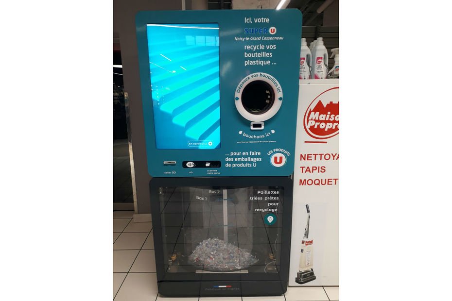 Dominique Schelcher (@schelcher) on Twitter photo Chez <a href="/ULesCommercants/">ulescommercants</a> nous testons les machines de déconsignation “B-bot” de la start up Green Big, qui transforment immédiatement les bouteilles de plastique en paillettes. Le projet est d'agir sans attendre la future loi sur la consignation du plastique. ow.ly/6yNB30pKgiI Chez <a href="/ULesCommercants/">ulescommercants</a> nous testons les machines de déconsignation “B-bot” de la start up Green Big, qui transforment immédiatement les bouteilles de plastique en paillettes. Le projet est d'agir sans attendre la future loi sur la consignation du plastique. ow.ly/6yNB30pKgiI