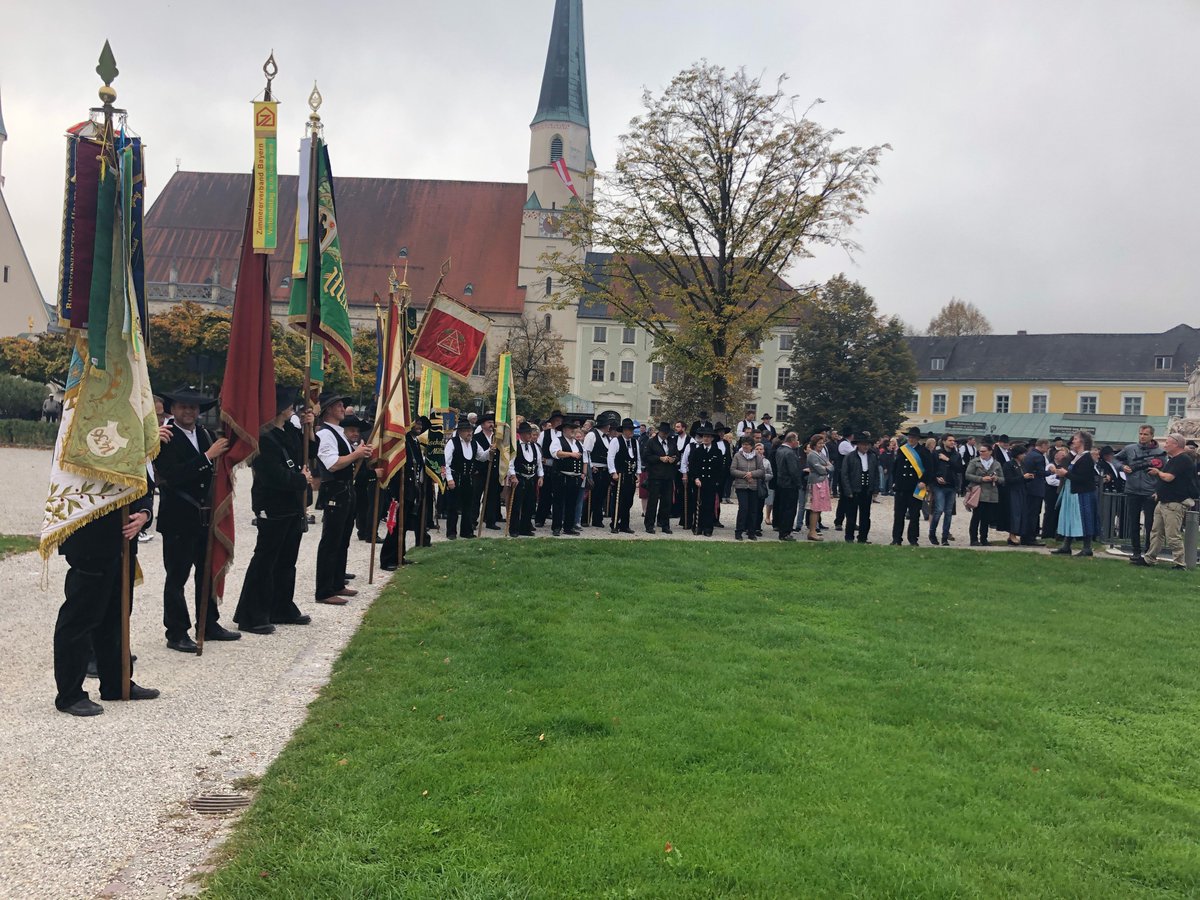 Schön wars in Altötting beim Verbandstag der Zimmerer 2019! Vielen Dank für die gute Organisation, die guten Gespräche und das interessante und besondere Programm am Samstag!
#zimmerer #bayern #zimmererklatsch #innug #holzbau #handwerk #holz #zimmerei #lustaufhandwerk #timmy