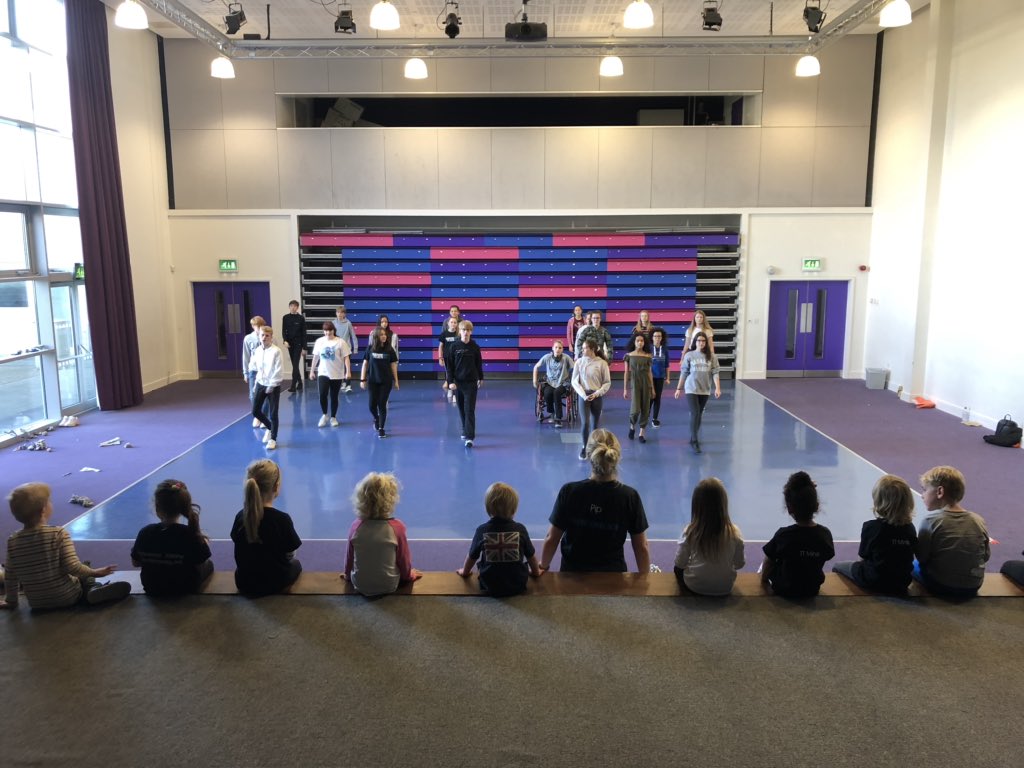 basingstoketheatretrain tweet media