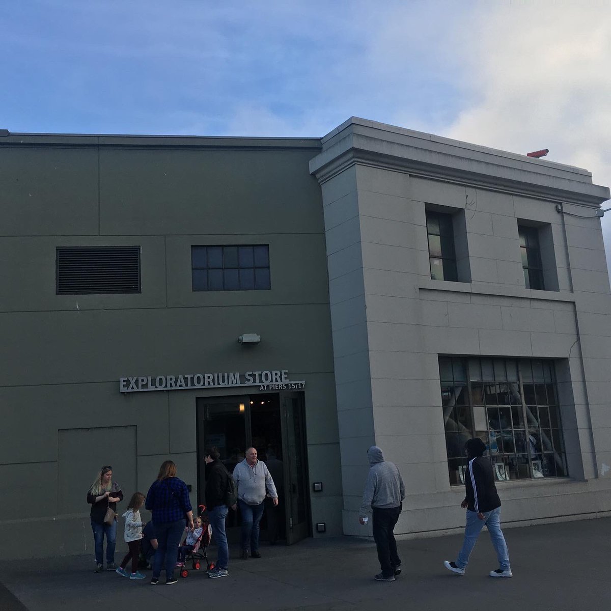 alanmwika's tweet image. When tech is institutionalised, people begin to think critically at every level, opportunities for collaboration are created and more people are equipped with education, knowledge, skills and livelihood. #weekendnotes