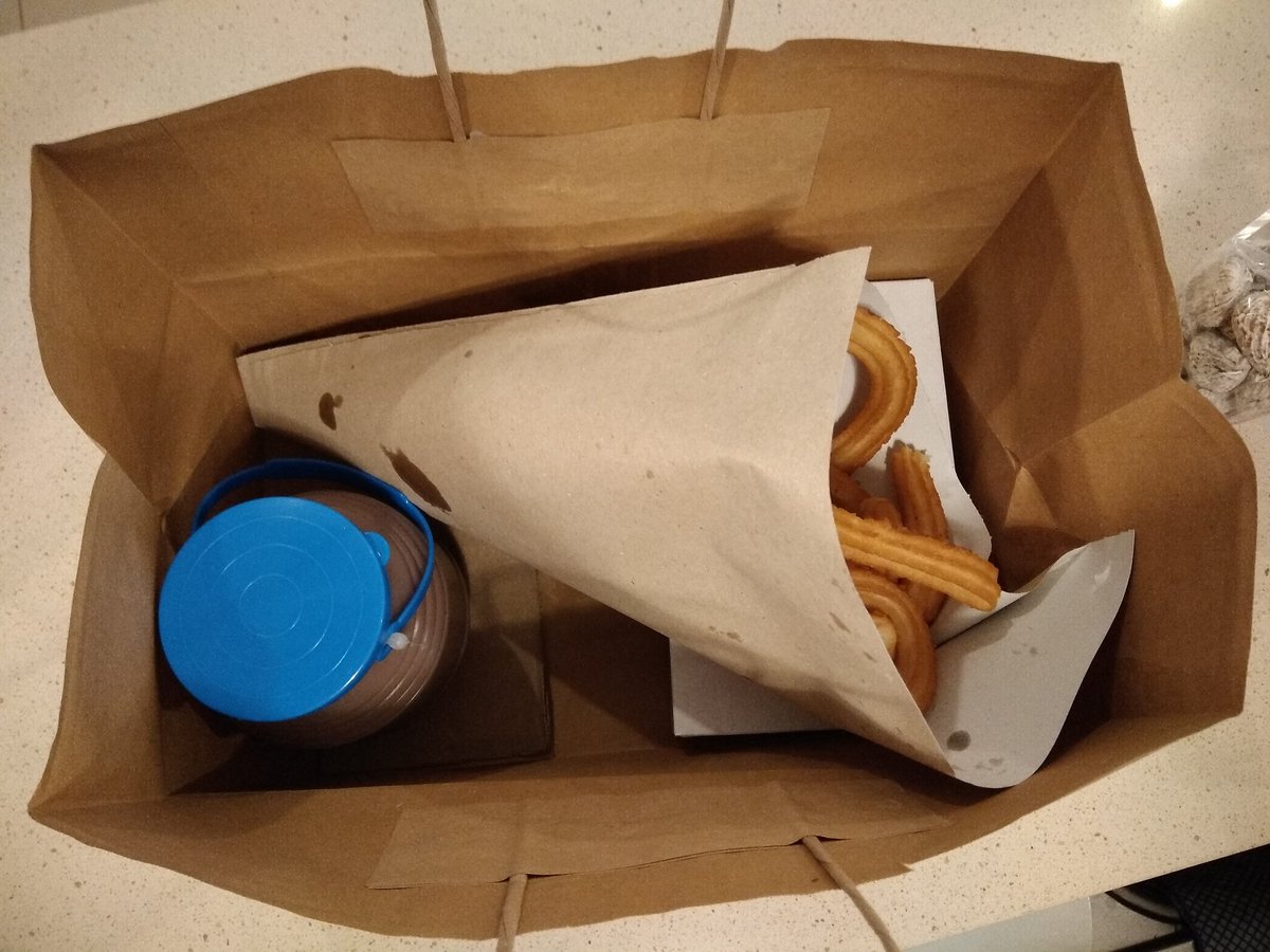 BotigadelaFiga's tweet photo. Bon día #Botiguer@s  
Un poquito de lluvia no va a impedir que #desayunes calentito.
Vaa ¿quién será la/el valiente de la casa que viene a por #churritos?
Llama 964295517 haz tu #pedido y ven a recogerlo, 
lo tendrás preparado con todo nuestro #cariño https://t.co/lWEimewIL3