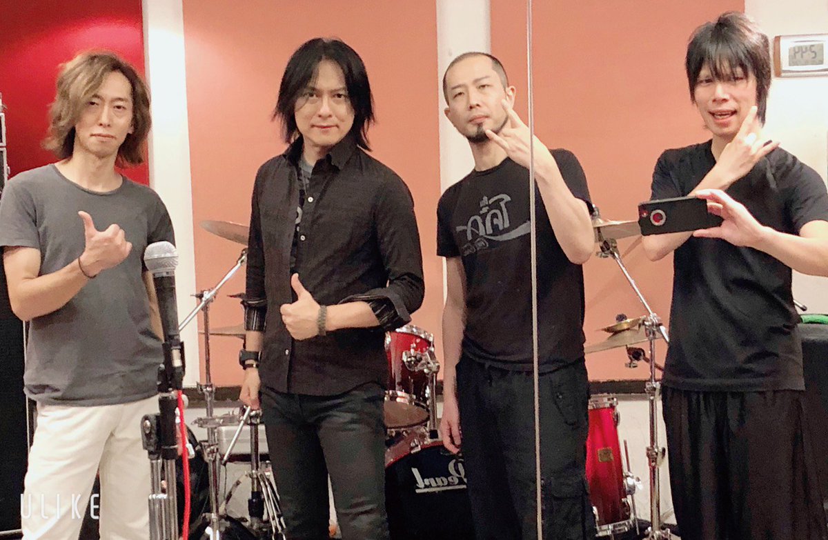 VALTHUSOFFICIAL's tweet photo. YAMA-Bさんを交えたVALTHUS前日リ���終わりました！明日は最高のステージをお届けします！CIRCUS MAXIMUS東京公演初日10/21是非ご参加ください！
僅かながらチケットの予約も可能です！https://t.co/fZd8pxgDei https://t.co/AjC4SPVK9D