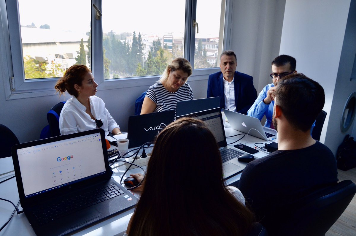 medya_akademi's tweet photo. #MedyaAkademi #İzmir Şubemizde 4. #DijitalPazarlama ve #SosyalMedya Uzmanlığı seminer programımız @OkanYuksel koordinatörlüğünde devam ediyor. https://t.co/XYei40wLMm