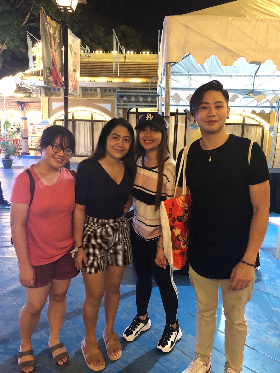 _cesarean's tweet photo. Nawalan na talaga ako ng pagasa eh kasi super late na and we saw them na umalis na dun sa event pero malakas talaga kutob ko na nandun pa sila so di ako nawalan ng pagasa 😭 
Thank you @jaiyieee and @AgassiChing for making my night complete 💖💖 https://t.co/sj27eTw1US