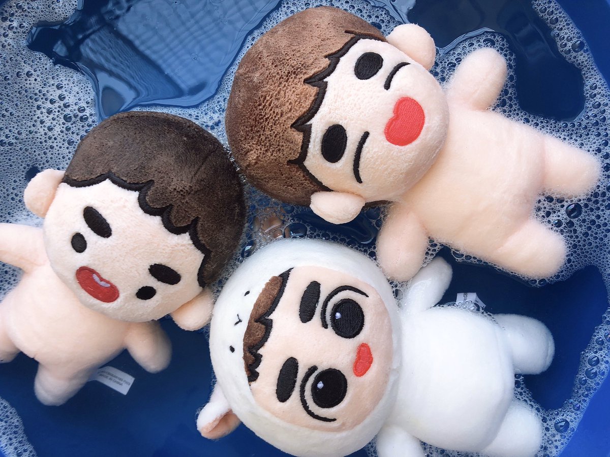 SOOshi_12's tweet photo. เที่ยวกลับมาแล้วก็ได้เวลาเล่นน้ำกันแล้วค้าบบบ
เปื้อนใบไม้ใบหญ้า ก้อนหินก้อนดินมาเยอะเหลือเกิน 🤣 

#Kyungsoo #Bbolamb #Dyokong #Bbangddu https://t.co/Lbo8gFSQcV