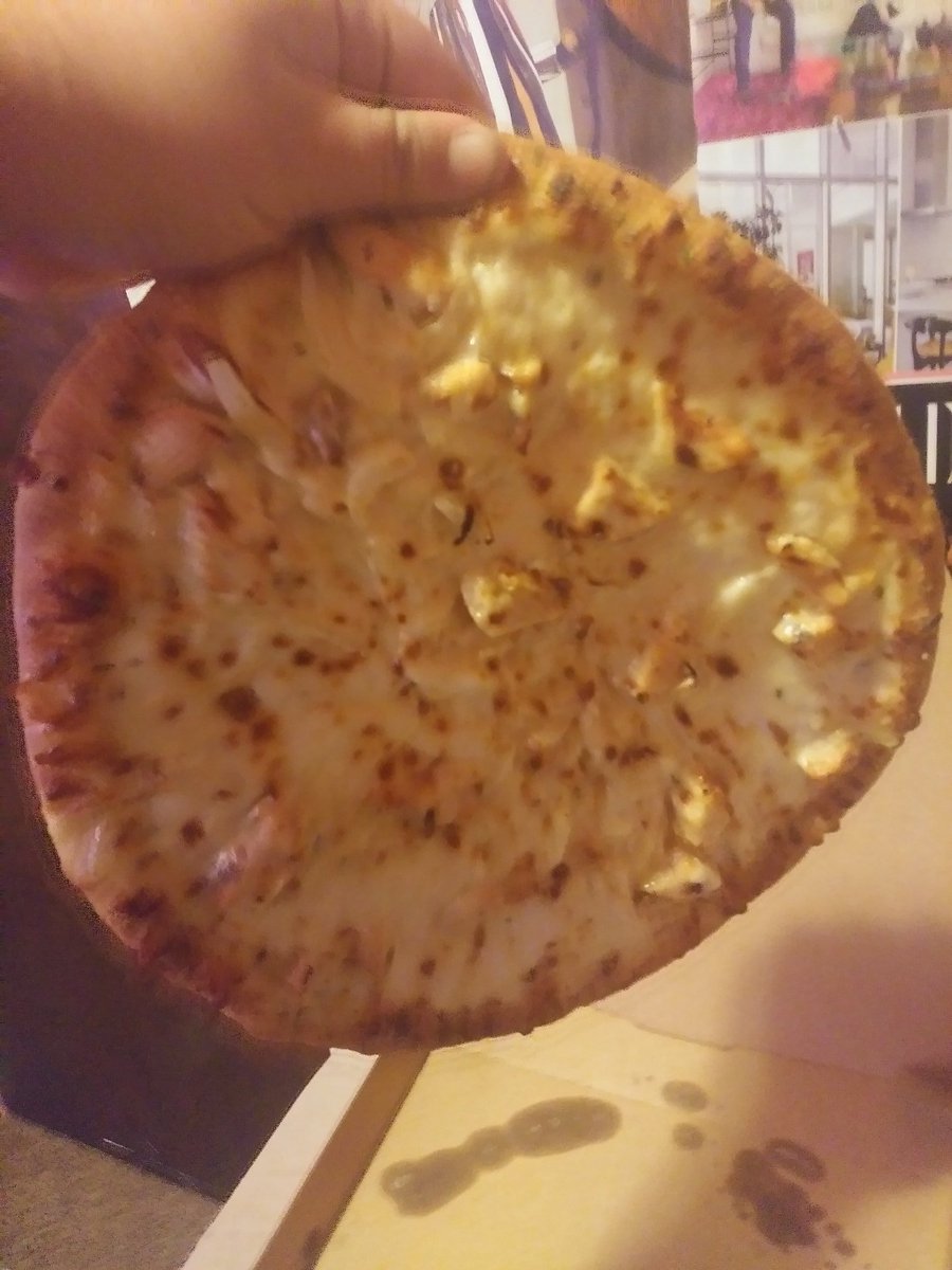 DetkeTyler's tweet photo. @dominos so u guys started no cut saturday? got this delivered to me....... ughhhh https://t.co/vkW4ZbhdxE