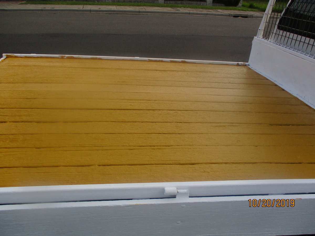 ShelldoHanson's tweet photo. painting the flat tray on my ute ,planning for a new floor , at tip shop a tin of yellow /gold sola guard so i painted the dry old boards as i was only planning to cover then up with flooring , looks that good , going to paint the black sash from 2017 till end of summer #gotige https://t.co/1R67upWeNL