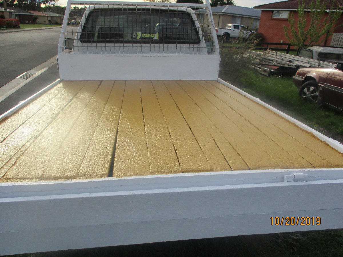 ShelldoHanson's tweet photo. painting the flat tray on my ute ,planning for a new floor , at tip shop a tin of yellow /gold sola guard so i painted the dry old boards as i was only planning to cover then up with flooring , looks that good , going to paint the black sash from 2017 till end of summer #gotige https://t.co/1R67upWeNL